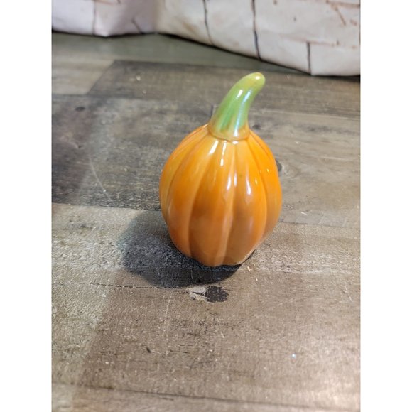 Ceramic Debbie Mumm‎ pumpkin salt shaker fall decor - Picture 5 of 6